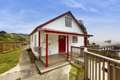 Seascape Home - Spacious Coastal Retreat with Ocean Views