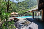 The Merryman Cabin - Cozy Riverside Woodland Retreat