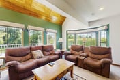Estate at Vista - Spacious Luxury Retreat with Scenic Views