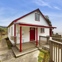 Seascape Home - Spacious Coastal Retreat with Ocean Views