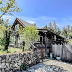Cozy Trinity Cottage