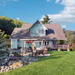 Logan's Landing - Relaxing Coastal Retreat Near the Water