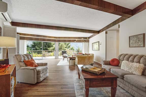 Viewcrest Retro Country Home - Image 1