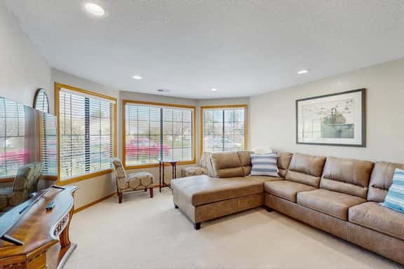 Lighthouse Retreat - Peaceful Coastal Getaway - Image 1