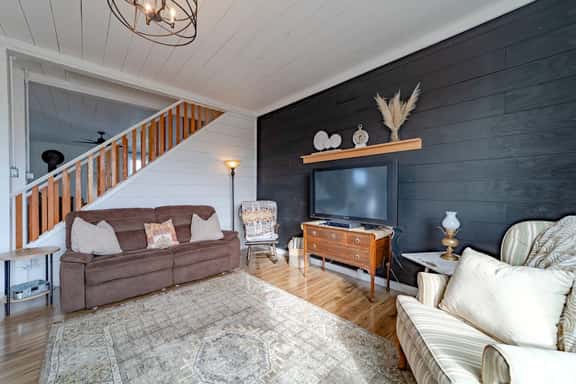 1858 Homestead - Historic Country Retreat with Modern Comforts - Image 1