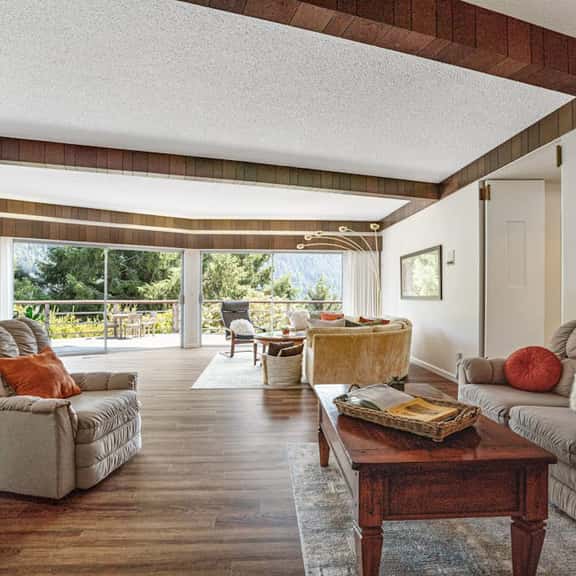 Viewcrest Retro Country Home - Image 1