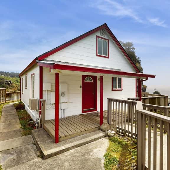 Seascape Home - Spacious Coastal Retreat with Ocean Views - Image 1