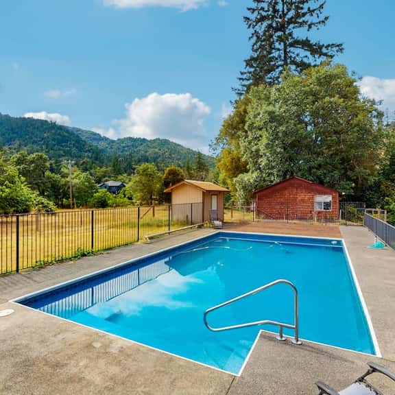 Trinity River Retreat - Image 1