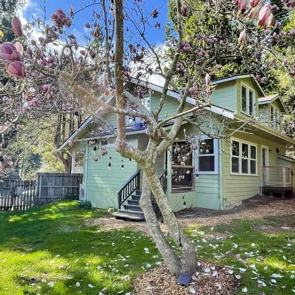The Magnolia Meadow Retreat - Image 1
