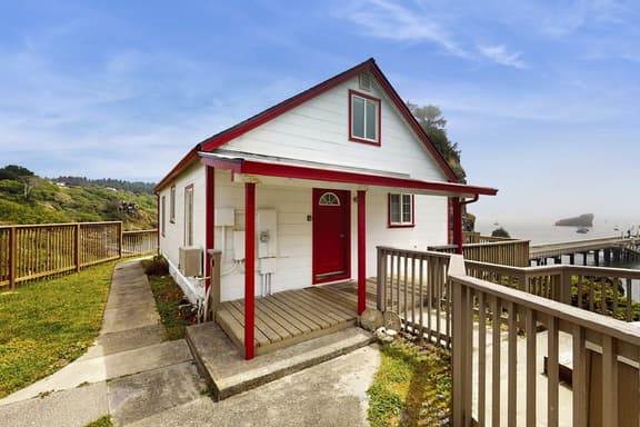 Seascape Home - Spacious Coastal Retreat with Ocean Views - Image 1